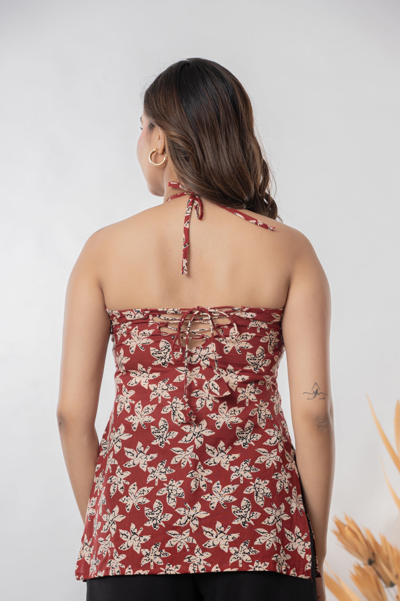 Women Floral Printed Halter Neck Sleeveless Short Kurti Top