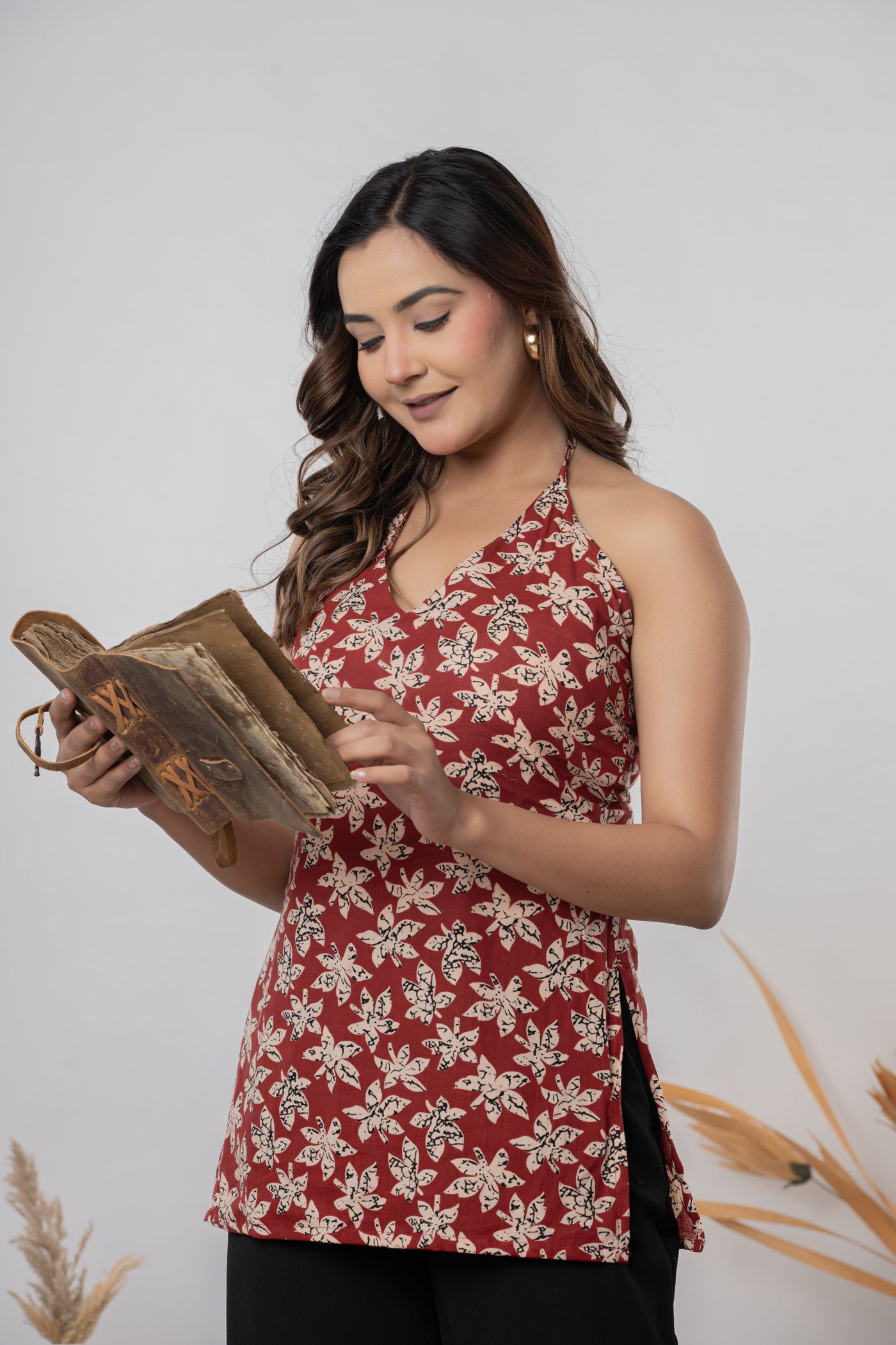 Women Floral Printed Halter Neck Sleeveless Short Kurti Top